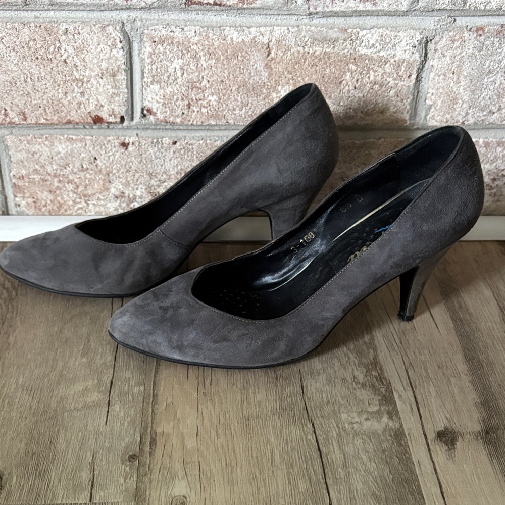 Tara Grey Suede Pumps